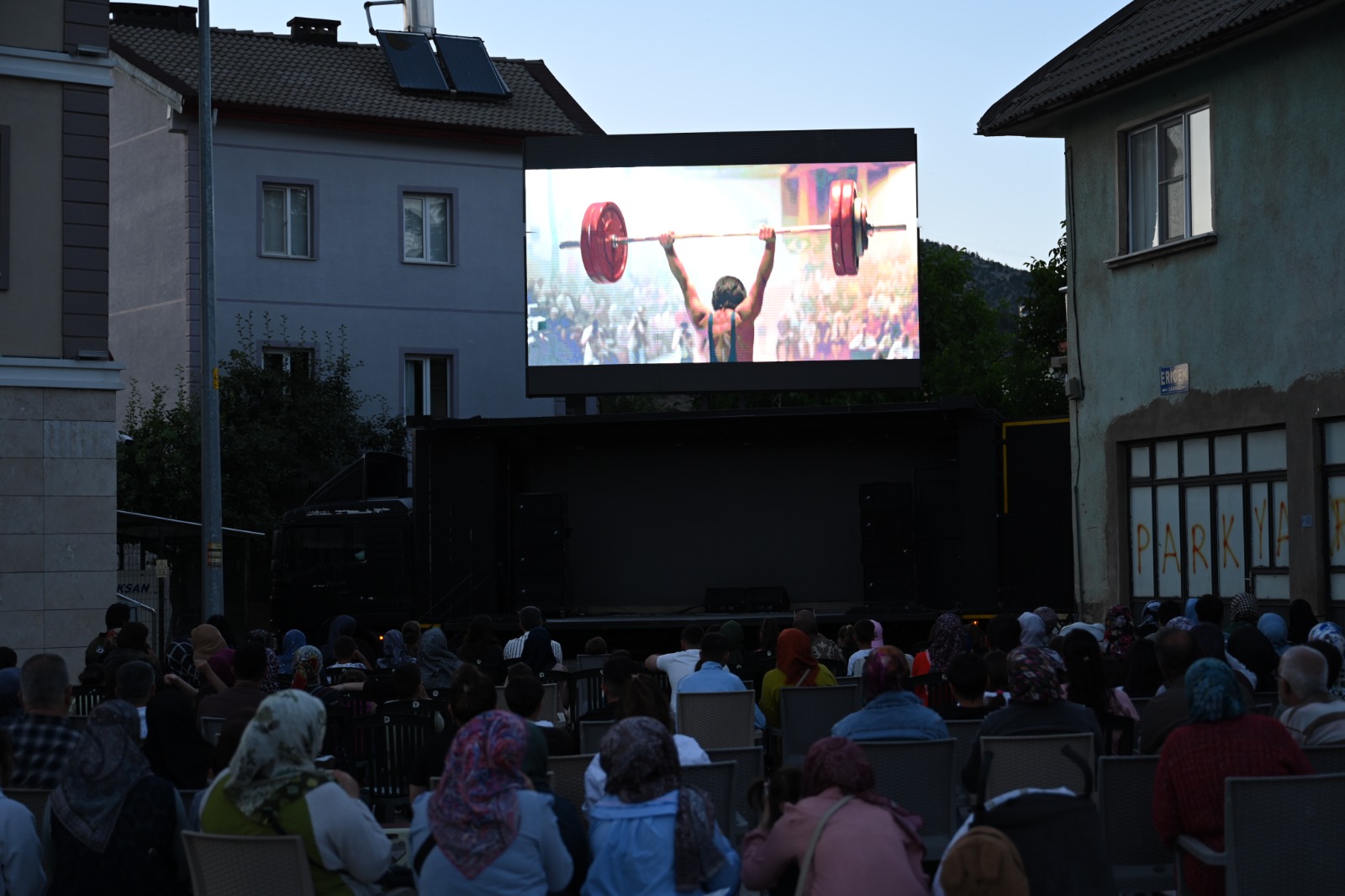 Merkeze uzak mahallelerde sinema günleri düzenleniyor