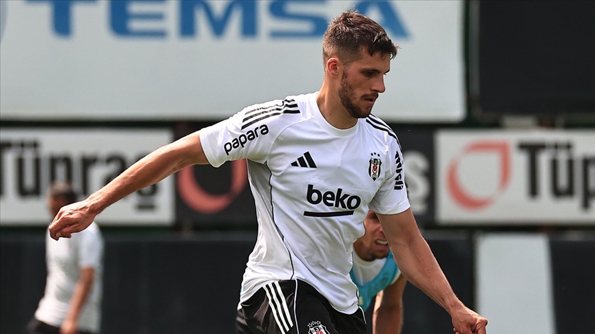 Beşiktaş'ın yeni transferi David Jurasek ilk idmanına çıktı