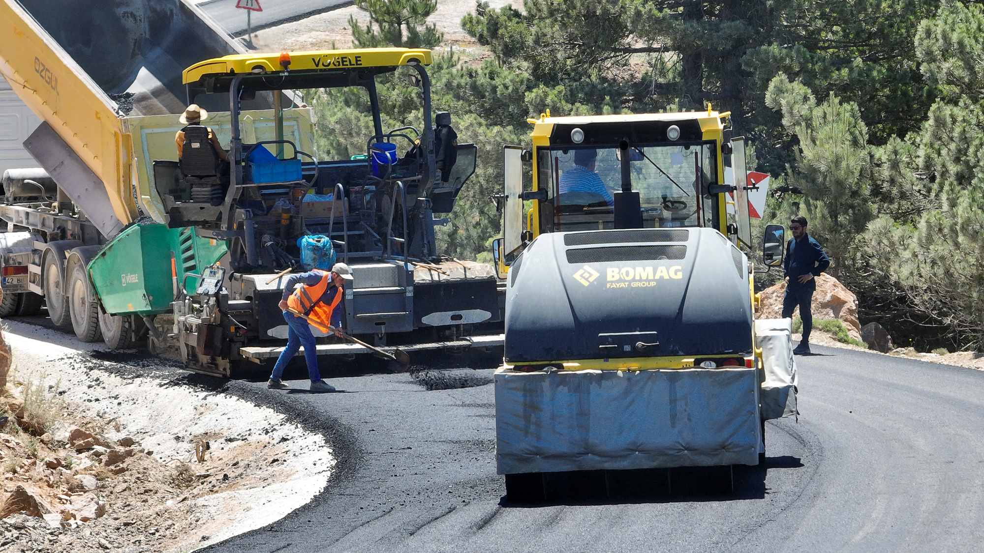 Selçuklu Belediyesi dış mahalle bağlantı yollarında konforu yükseltiyor