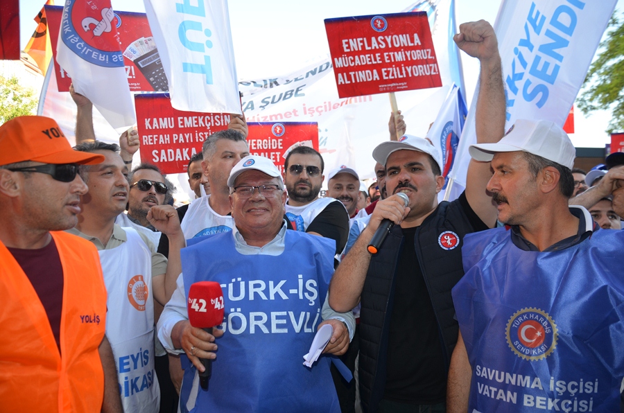 Türk-İş Konya Şube Başkanı Tamak: "Kamu işçilerinin insanca yaşam taleplerine kavuşması için eylem sürecini devam ettireceğiz"