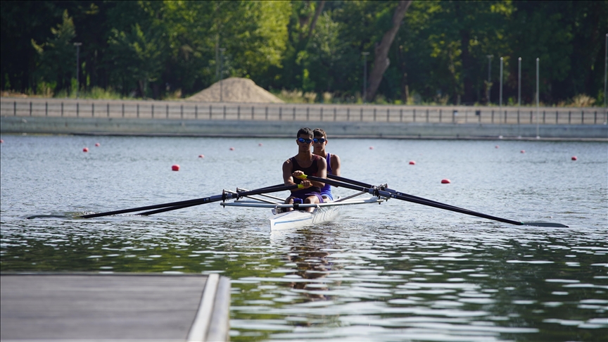 Gençler Türkiye Kürek Kupası'nda yarışacak sporcular, Meriç Nehri'nde antrenmanlarını sürdürüyor