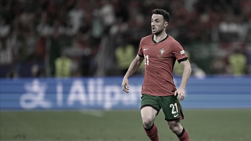 Liverpool'un yıldız futbolcusu Diogo Jota trafik kazasında hayatını kaybetti