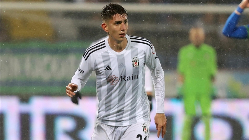 Beşiktaş'ta genç futbolcu Demir Ege Tıknaz'ın sözleşmesi uzatıldı