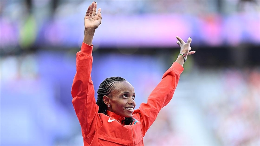 Chebet, dünya rekoru kırarak 5 bin metreyi 14 dakikadan kısa sürede koşan ilk kadın oldu