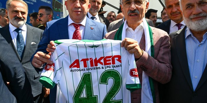 Bakan Uraloğlu'na Konyaspor Forması Hediye Edildi!