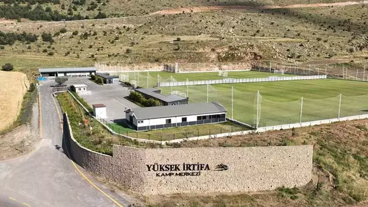 25 futbol takımı, yaz kampı için Erciyes'i tercih etti