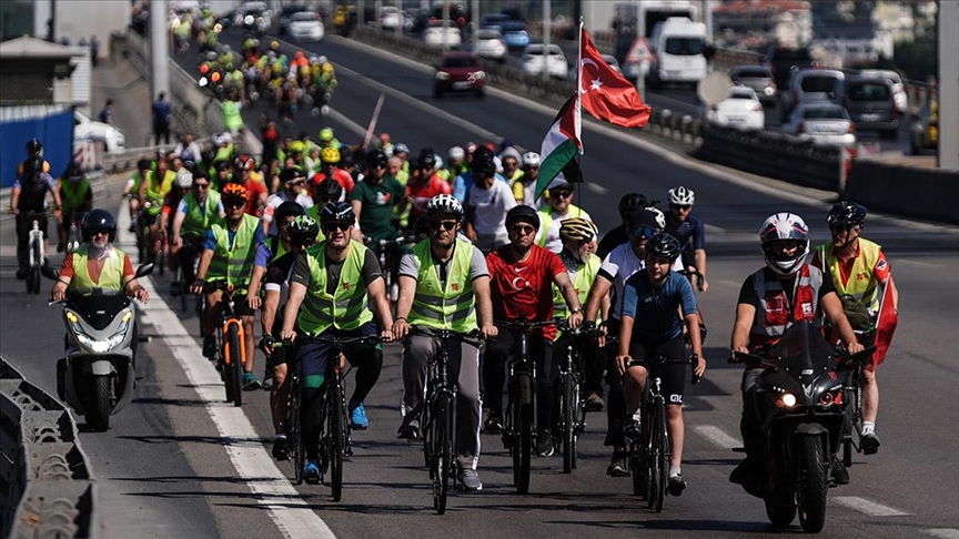 İstanbul'da 15 Temmuz şehitleri için bisiklet turu düzenlendi