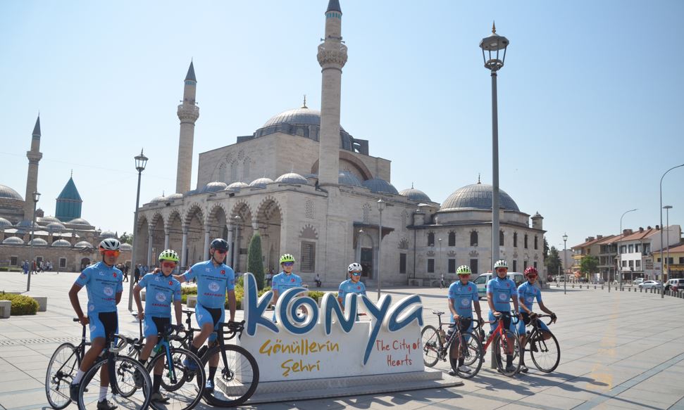 Şehit Ömer Halisdemir Bisiklet Turu'na katılanlar Konya'ya ulaştı