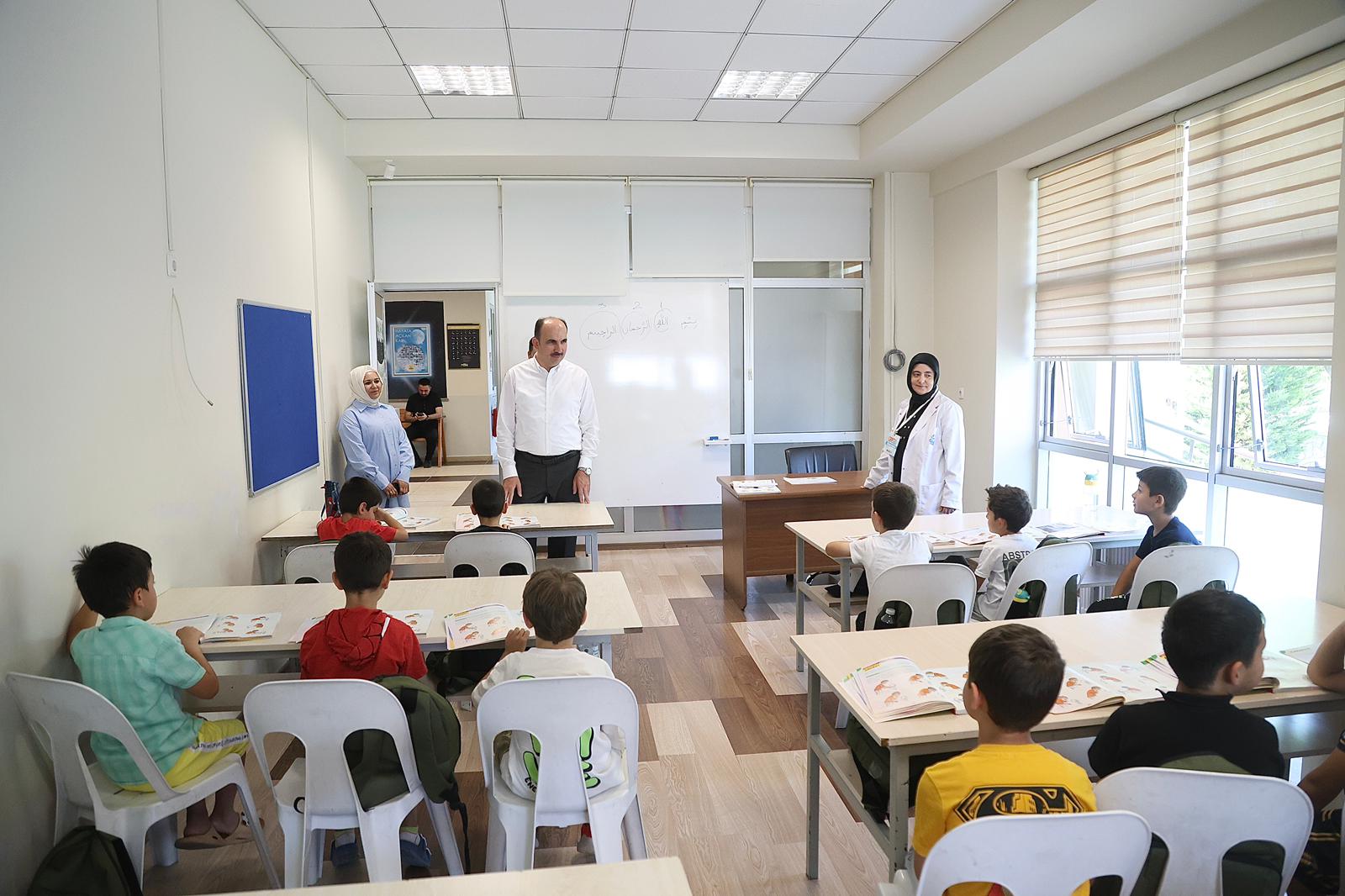 Başkan Altay, Genç KOMEK Yaz Okulu’na katılan öğrencilerle buluştu