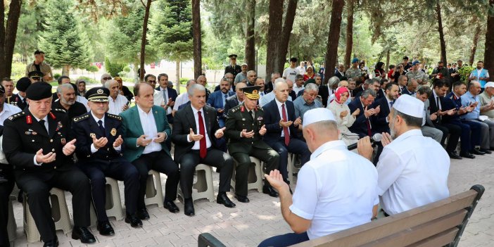 Konya'da 15 Temmuz etkinlikleri şehitlik ziyaretiyle başladı