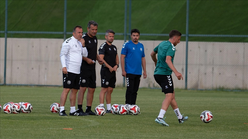 Konyaspor yeni sezonda takımın omurgasını bozmayacak