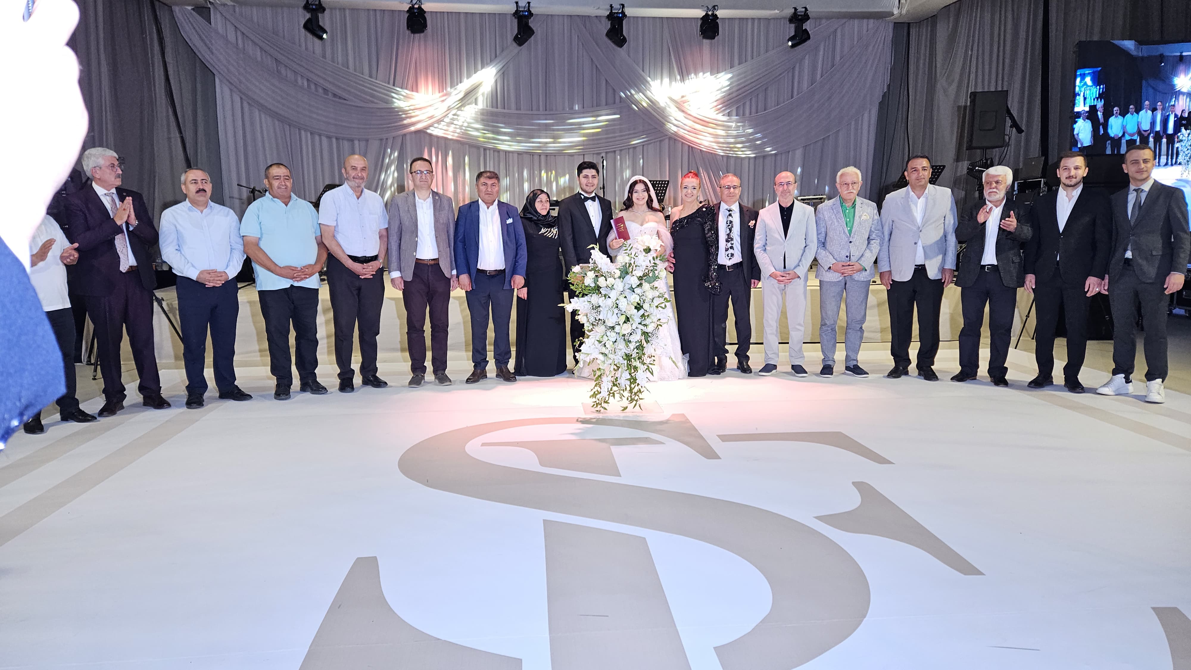 Erdal Kara oğlunu evlendirdi
