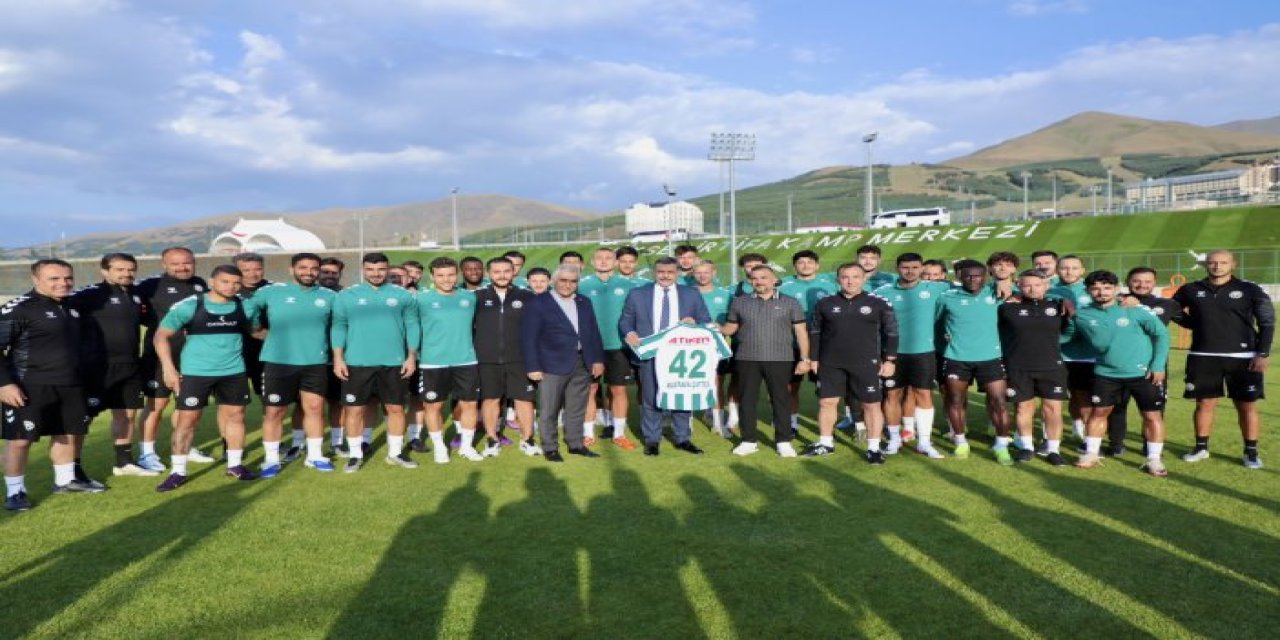 Erzurum Valisi Çiftçi Konyaspor'u ziyaret etti