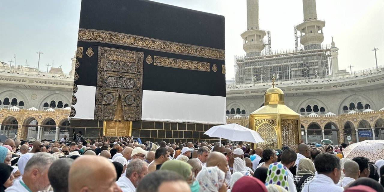 Mekke'ye ulaşan hacı adayları, ibadetlerini sürdürüyor