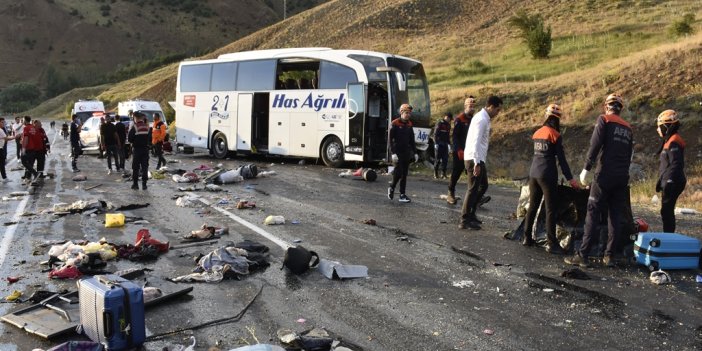 Sivas’ta yolcu otobüsü devrildi: 4 ölü, 33 yaralı