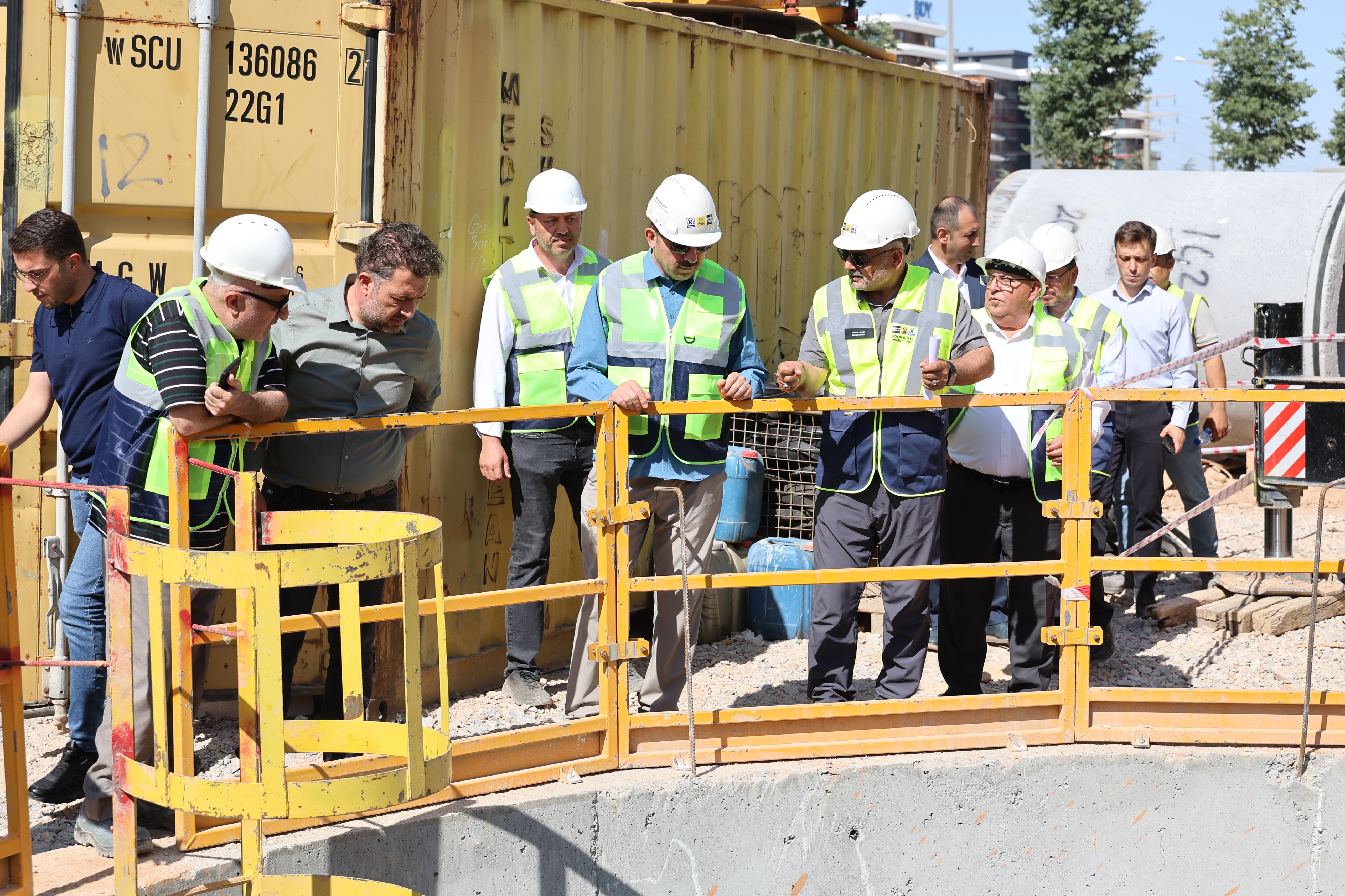 “Mikro tünel ile trafiği kapatmadan çevreyi rahatsız etmeden çalışıyoruz.”