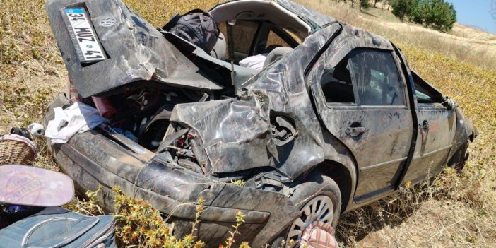 Konya’da otomobil tarlaya devrildi, 3 kişi içinde sıkıştı