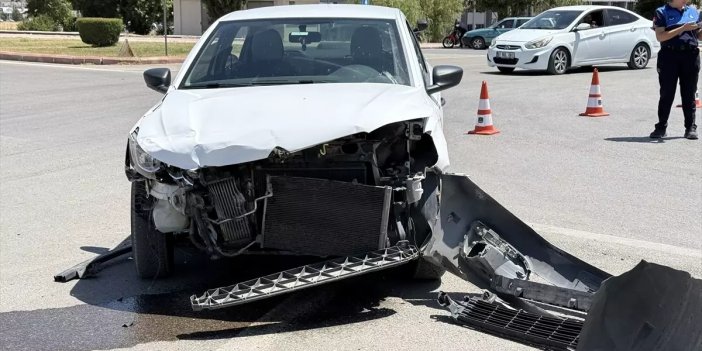 Seydişehir'de iki otomobil çarpıştı, 3 kişi yaralandı