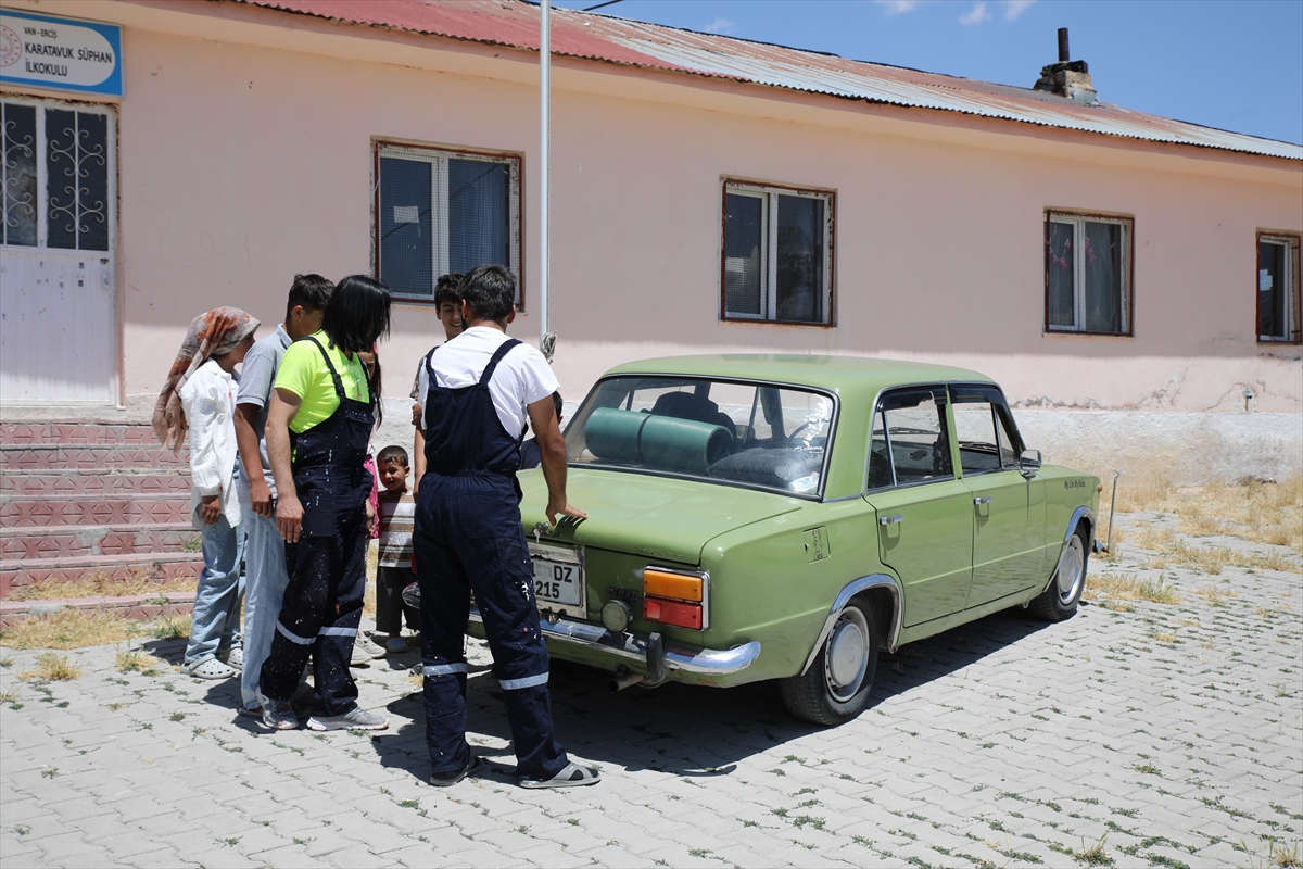 "Konyalı John Wick" yazdığı kitabın geliriyle doğudaki köy okullarını eğitime hazırlıyor