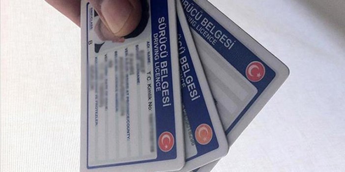 SON DAKİKA! Bakan Yerlikaya duyurdu! Eski tip ehliyet yenileme süresi son kez uzatıldı