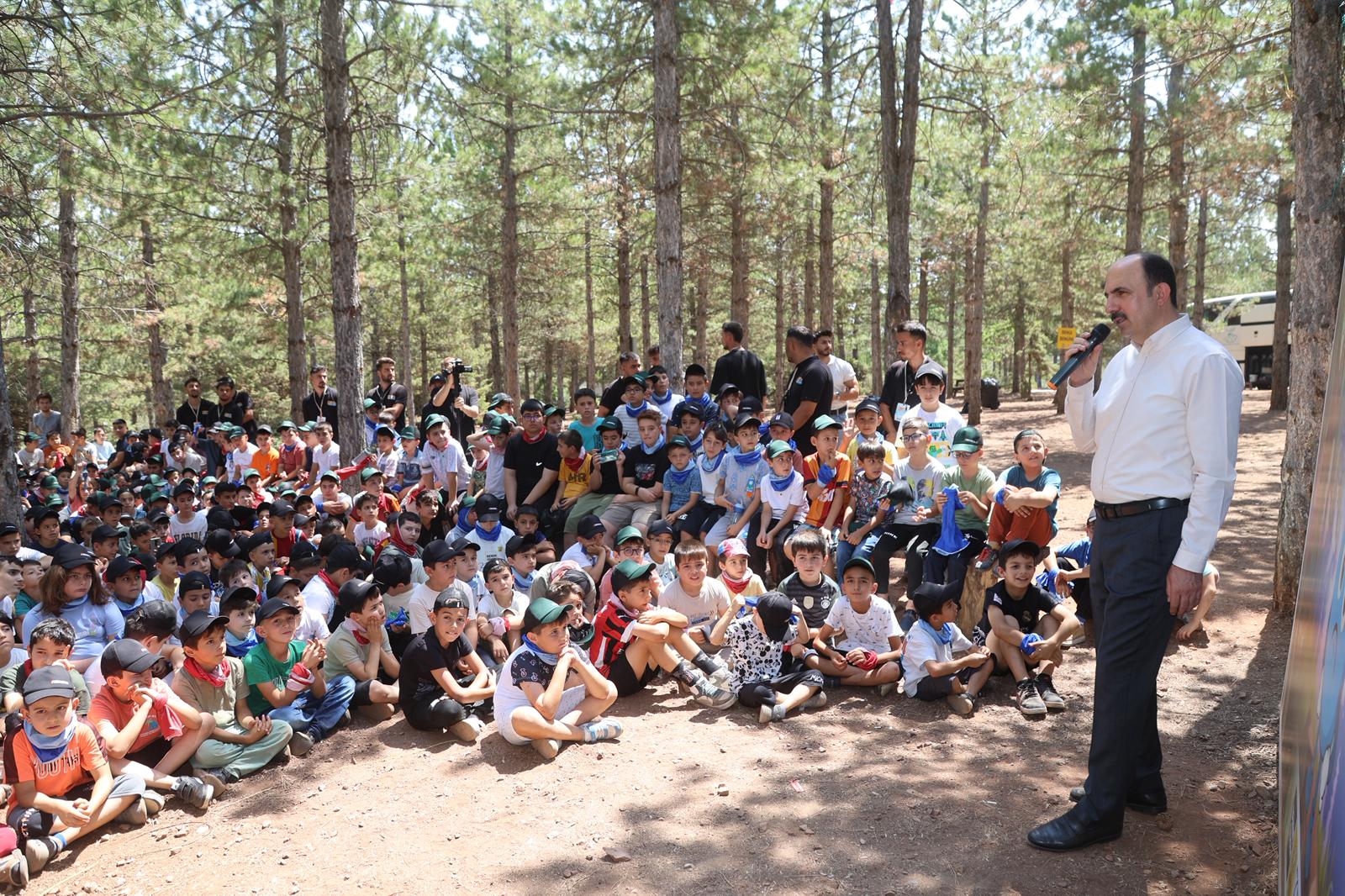 Başkan Altay  çocukların coşkusuna ortak oldu