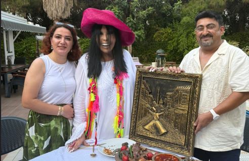 Bülent Ersoy Konya’dan Antalya’daki evine kebap sipariş etti