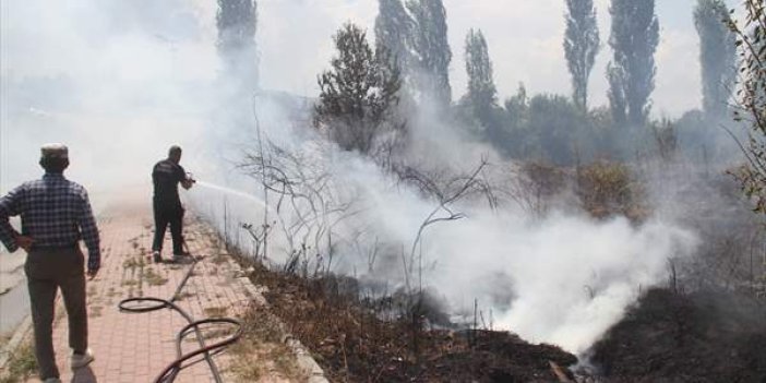 Konya'da ekin tarlasında çıkan yangın büyümeden söndürüldü