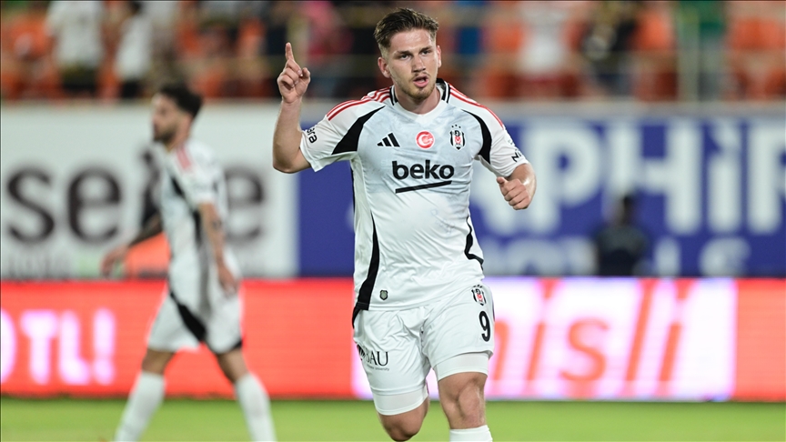 Beşiktaş'ta Semih Kılıçsoy, satın alma opsiyonuyla İtalya ekibi Cagliari'ye kiralandı