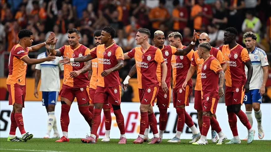 Galatasaray, Trendyol Süper Lig'in yeni sezonu için kadro bildirimi yaptı