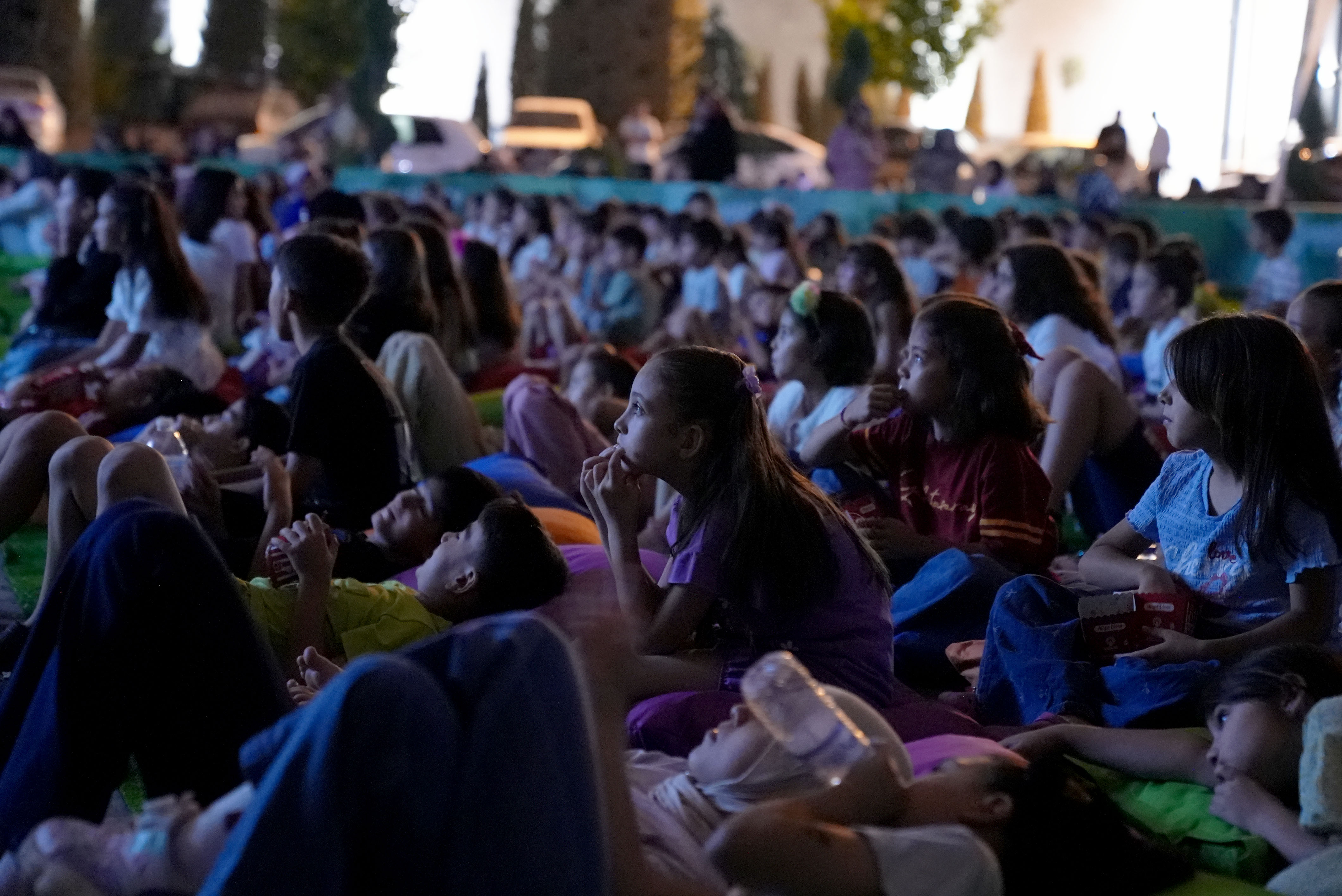 Karatay'da açık havada sinema keyfi