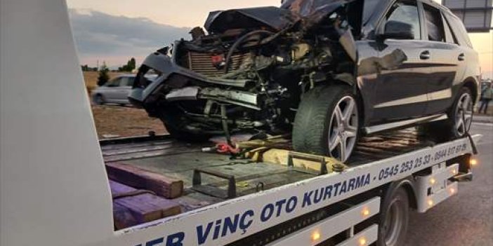 Konya'da tıra arkadan çarpan otomobildeki 5 kişi yaralandı