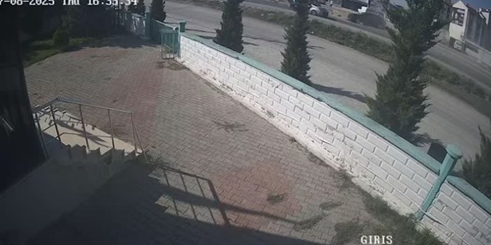 Konya'da tırın otomobile çarpmasıyla 3 kişinin yaralandığı kaza anı kamerada