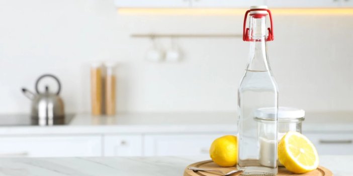 Su lekesinin adı bile geçmeyecek! Camları ayna gibi parlatmanın püf noktası meğer bu karışımda gizliymiş