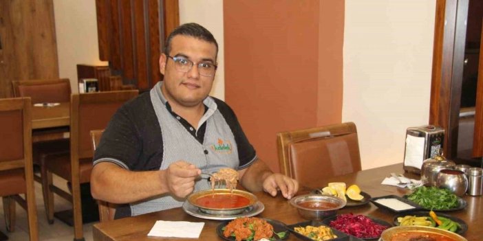 Kemik suyu, et, pirinç ve baharatlarla hazırlanan beyranın sofraya gelmesi 12 saat sürüyor.