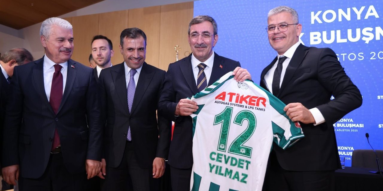 Ömer Atiker'den Cevdet Yılmaz'a forma hediyesi