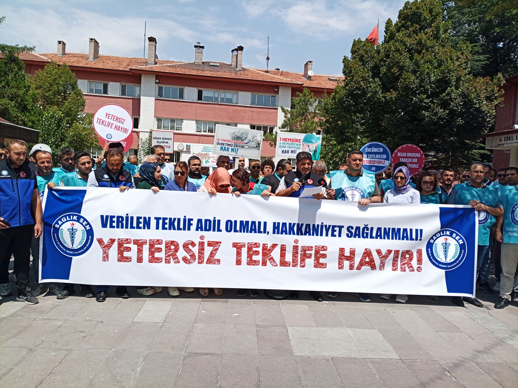 Sağlık-Sen Konya; Kamu çalışanlarına yetersiz teklife HAYIR!
