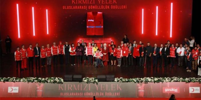 Kırmızı Yelekliler'den Trabzon'a Gönül Köprüsü