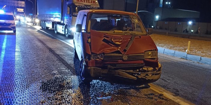 Emirgazi Kavşağı'nda Trafik Kazası: 1 Kişi Yaralandı