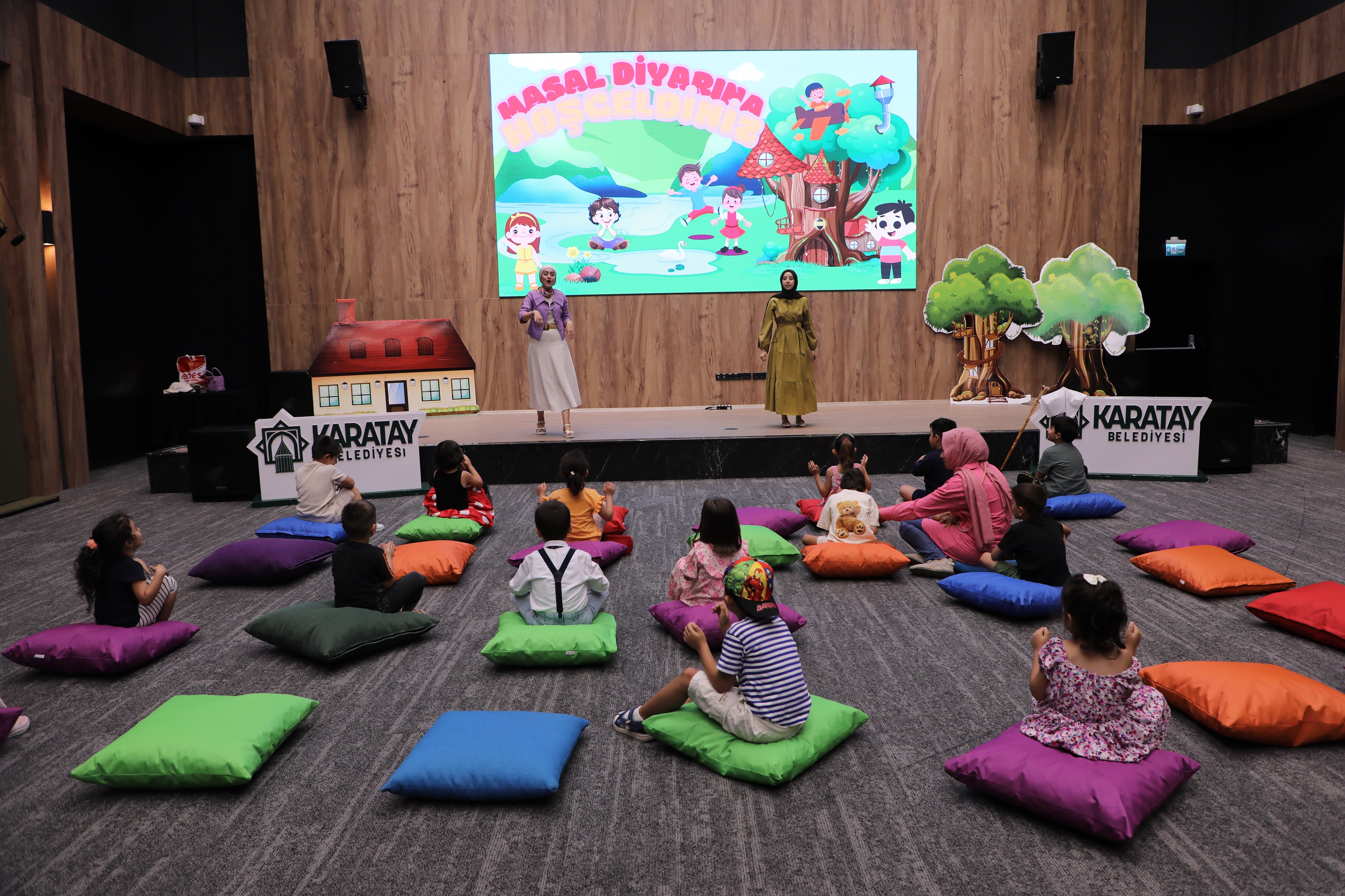 Minikler “Hoş Kubbe Masal Atölyesi”ni çok sevdi