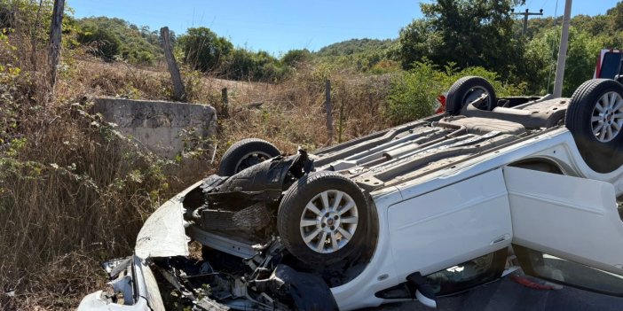 Duvara çarpan otomobil devrildi: 1 ölü 1 yaralı