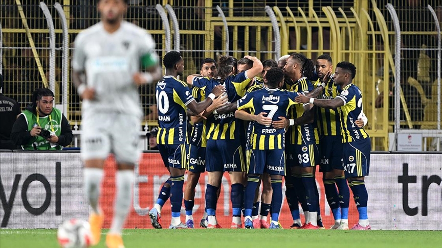 Fenerbahçe, ligdeki ilk 3 puanını 3 golle aldı