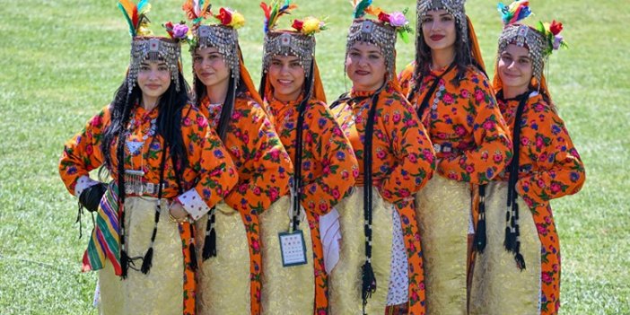 Konya’dan giden kadınlar Malazgirt Zaferi kutlamalarına renk kattı