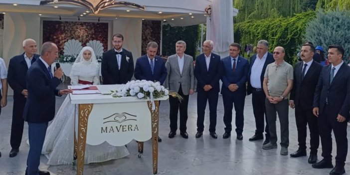 BBP Başkanı Destici, Meram’daki düğünde nikah şahidi oldu