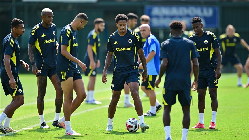 Fenerbahçe'nin Benfica maçı kamp kadrosu belli oldu