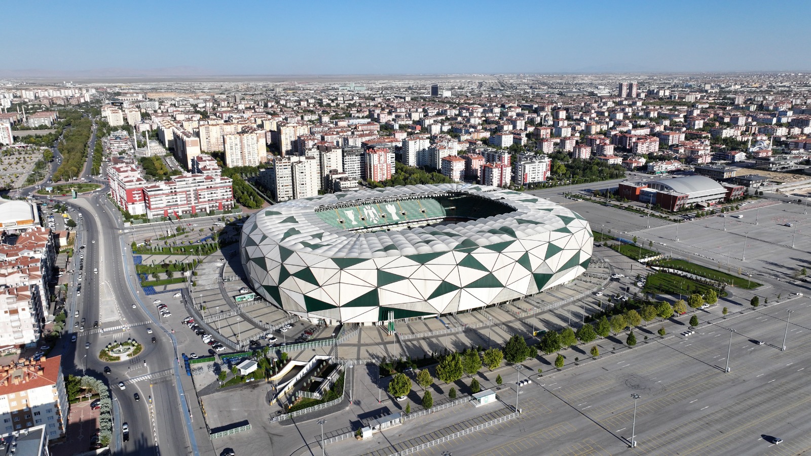 Konya Büyükşehir Stadyumu Türkiye-İspanya maçına hazırlanıyor