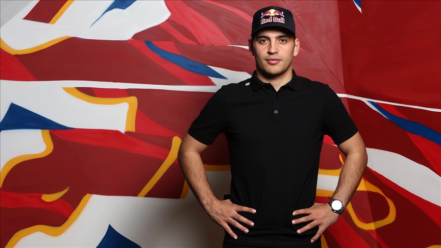 Ayhancan Güven, Almanya'da piste çıkacak