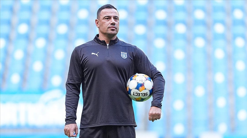 Başakşehir'de teknik direktör Çağdaş Atan ile yollar ayrıldı