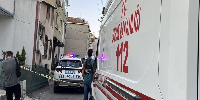 Kötü koku gelen evde anne- kız ölü bulundu; vücutlarında kesici alet yaraları var