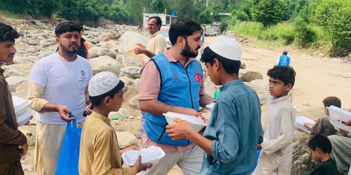 TDV Pakistan’da selzedelerin yaralarını sarıyor