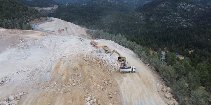 Antalya-Konya kara yolu çalışma nedeniyle ulaşıma kapatıldı